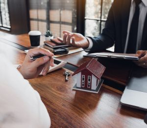 Mortgage Brokers vs. Banks for London